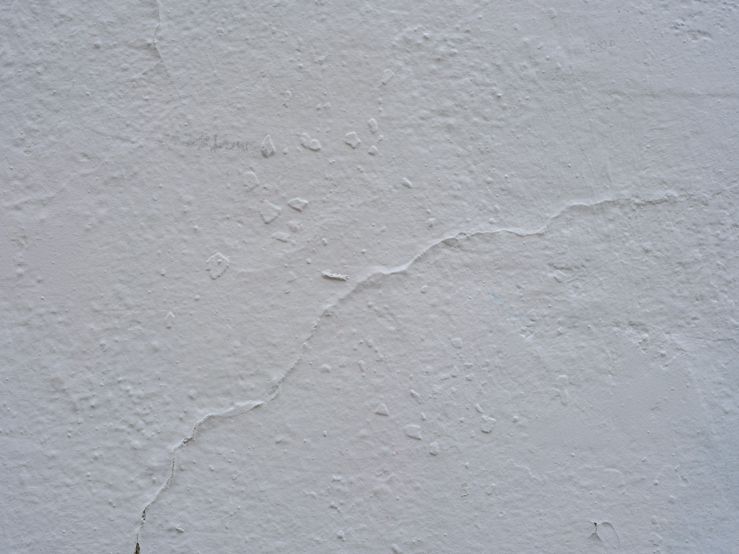 Exterior Wall Cracks: How Inspectors Classify Them (and Write It Clearly in the Report)